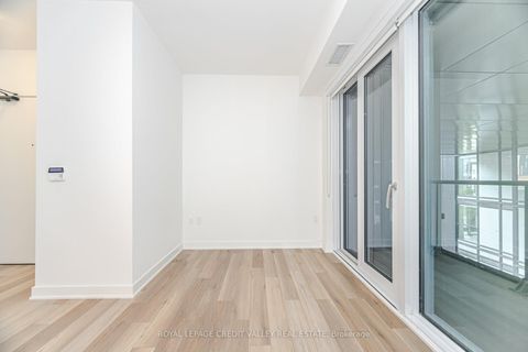 Photo 11 at 413 - 70 Princess Street E, Waterfront Communities C8, Toronto