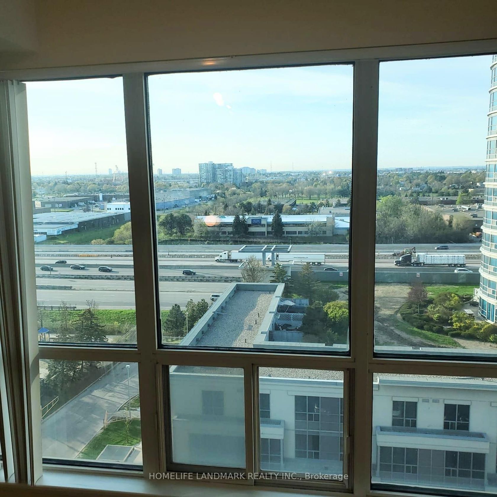 1115 - 8 Lee Centre Drive, Woburn, Toronto 