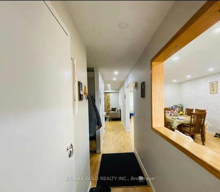 Photo 3 at 100 rawling Crescent, Heart Lake East, Brampton