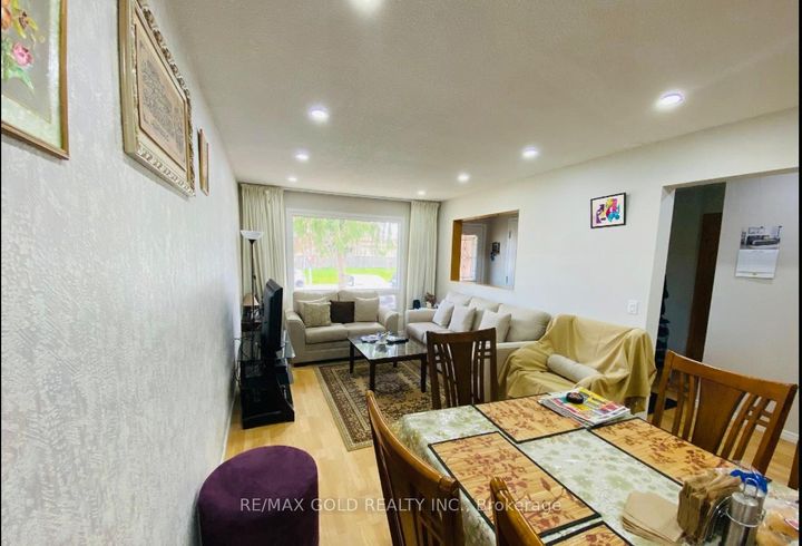 Photo 5 at 100 rawling Crescent, Heart Lake East, Brampton