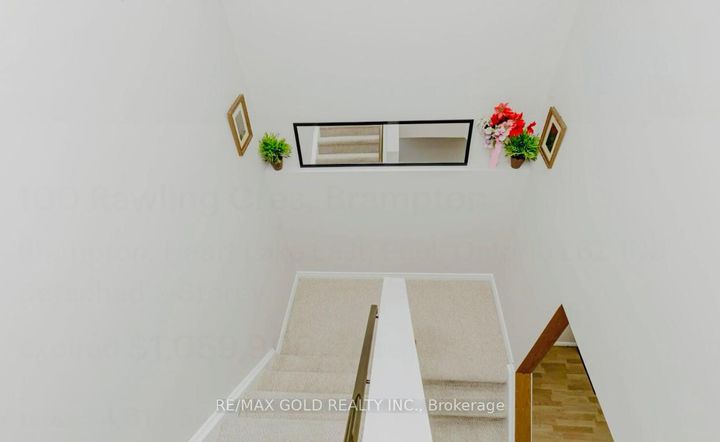 Photo 9 at 100 rawling Crescent, Heart Lake East, Brampton