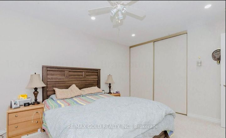 Photo 12 at 100 rawling Crescent, Heart Lake East, Brampton