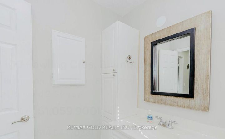 Photo 13 at 100 rawling Crescent, Heart Lake East, Brampton