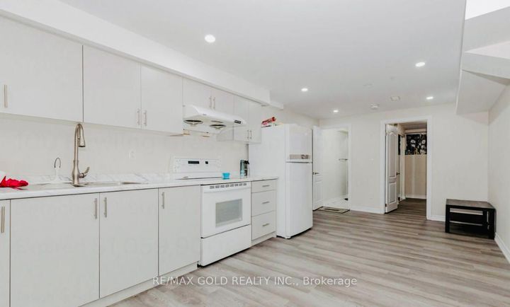 Photo 14 at 100 rawling Crescent, Heart Lake East, Brampton