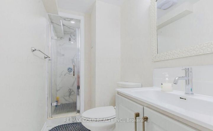 Photo 16 at 100 rawling Crescent, Heart Lake East, Brampton