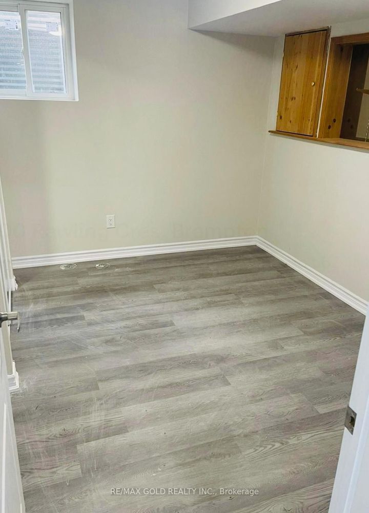 Photo 17 at 100 rawling Crescent, Heart Lake East, Brampton