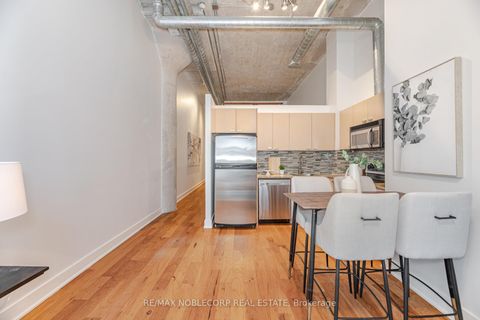 Photo 3 at 228 - 637 Lake Shore Boulevard W, Niagara, Toronto