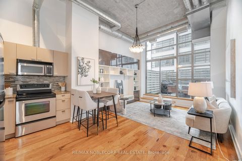 Photo 4 at 228 - 637 Lake Shore Boulevard W, Niagara, Toronto