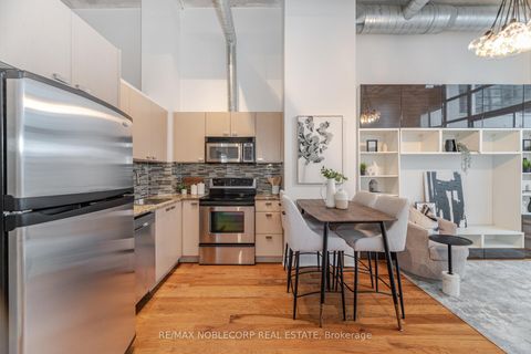 Photo 5 at 228 - 637 Lake Shore Boulevard W, Niagara, Toronto