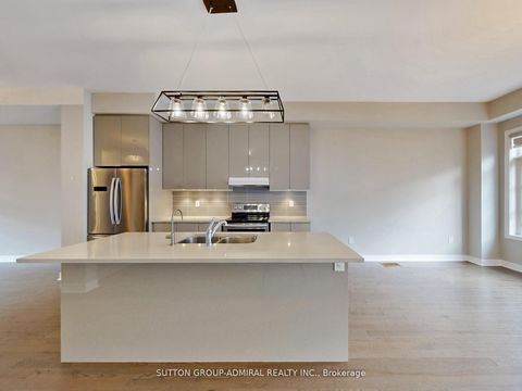 Photo 16 at 70 Laskin Drive, Patterson, Vaughan