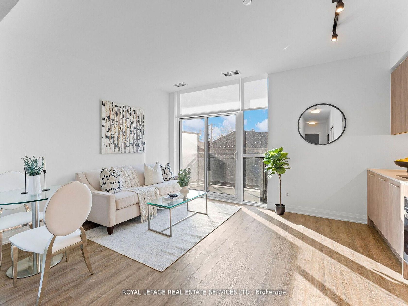 215 - 286 Main Street, Danforth, Toronto 