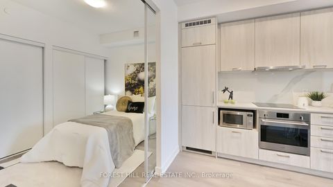 Photo 14 at 818 - 38 Honeycrisp Crescent, Vaughan Corporate Centre, Vaughan