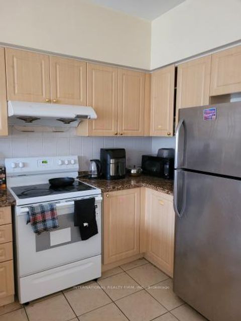 Photo 6 at 23 Hackett Avenue, York University Heights, Toronto