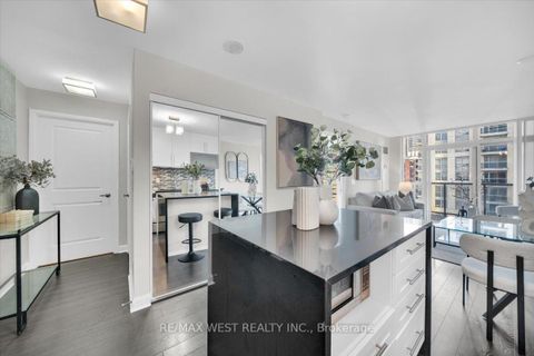 Photo 4 at 1011 - 1 Michael Power Place, City Centre West, Toronto