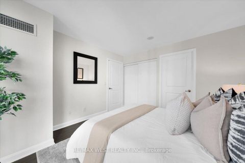 Photo 10 at 1011 - 1 Michael Power Place, City Centre West, Toronto