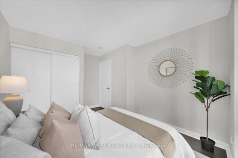 Photo 14 at 1011 - 1 Michael Power Place, City Centre West, Toronto