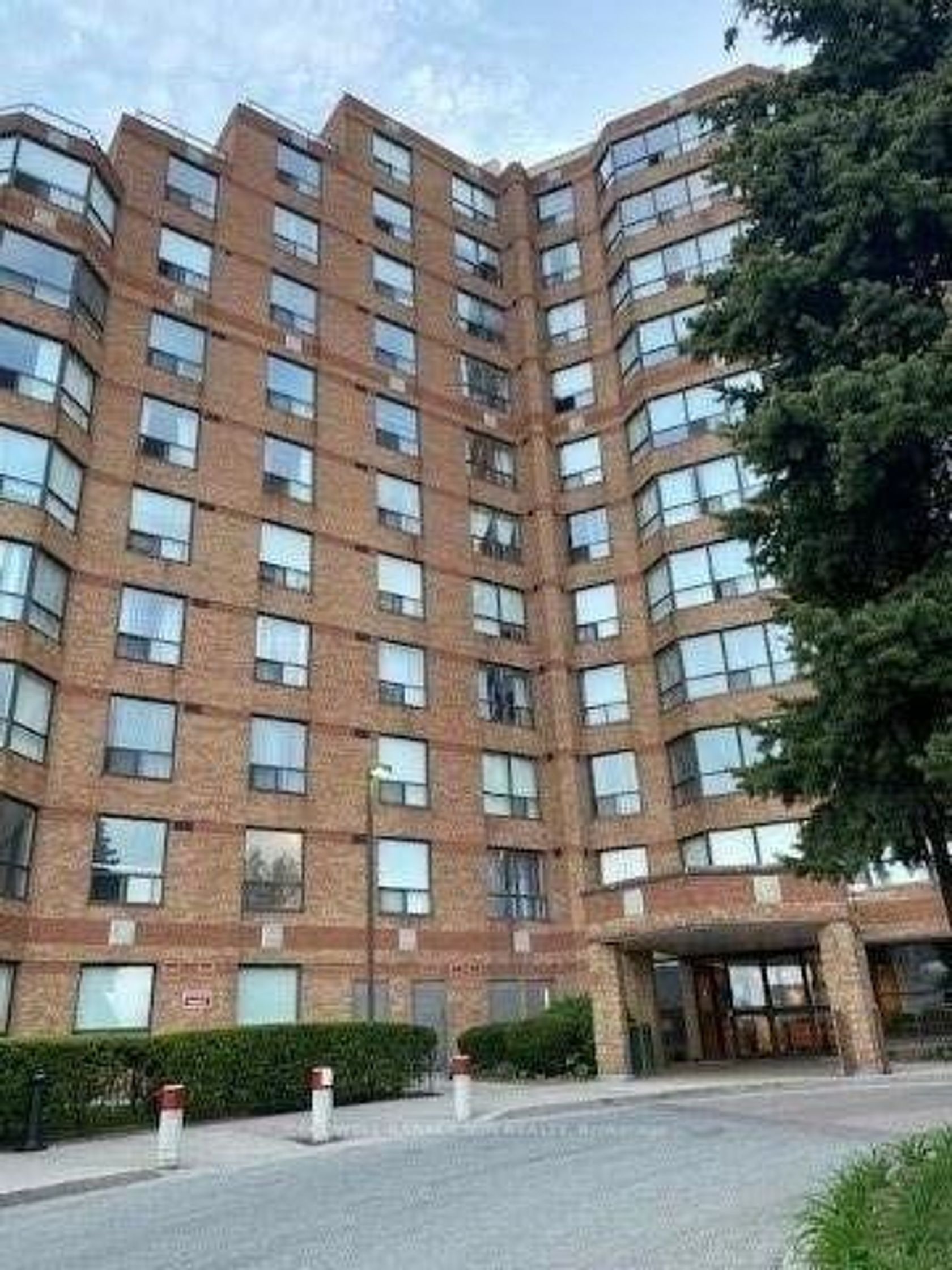 313 - 6 Humberline Drive, Clairville, Toronto 