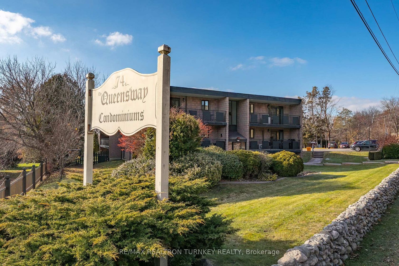 102 - 74 The Queensway S, Keswick North, Georgina photo number 2