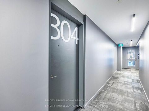 Photo 2 at 304 - 170 Bayview Avenue, Waterfront Communities C8, Toronto