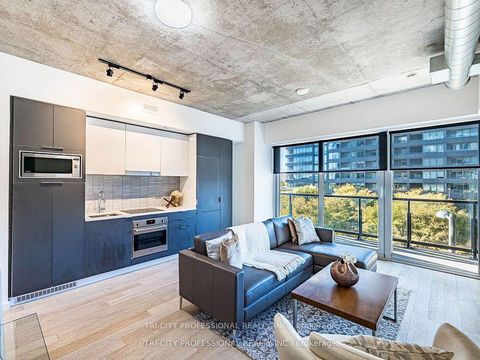 Photo 10 at 304 - 170 Bayview Avenue, Waterfront Communities C8, Toronto