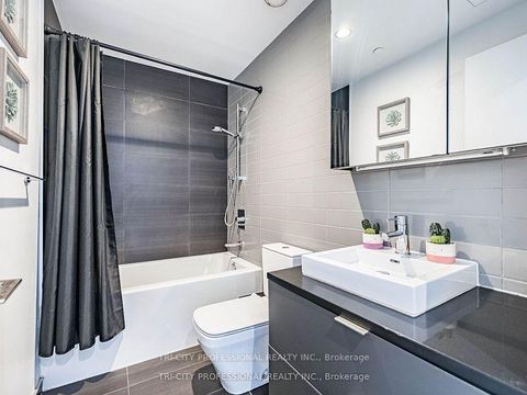 Photo 21 at 304 - 170 Bayview Avenue, Waterfront Communities C8, Toronto