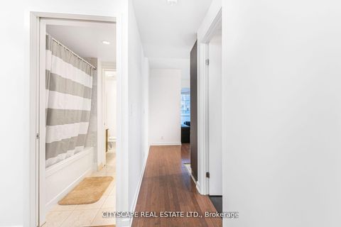 Photo 4 at 3910 - 12 York Street, Waterfront Communities C1, Toronto