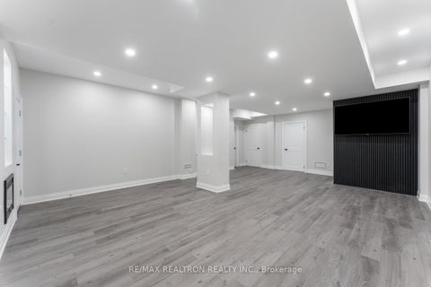 Photo 42 at 62 Endless Circle, Kleinburg, Vaughan