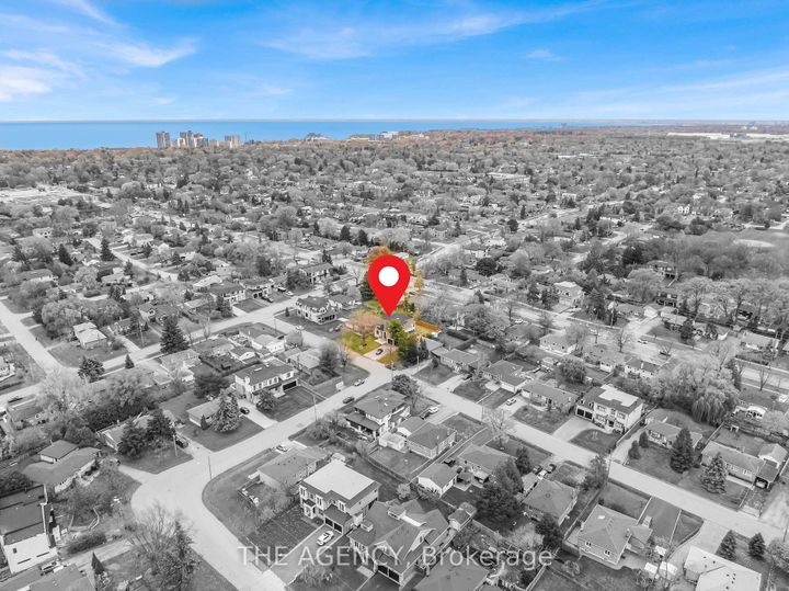 Photo 4 at 512 Weynway Court, WO West, Oakville