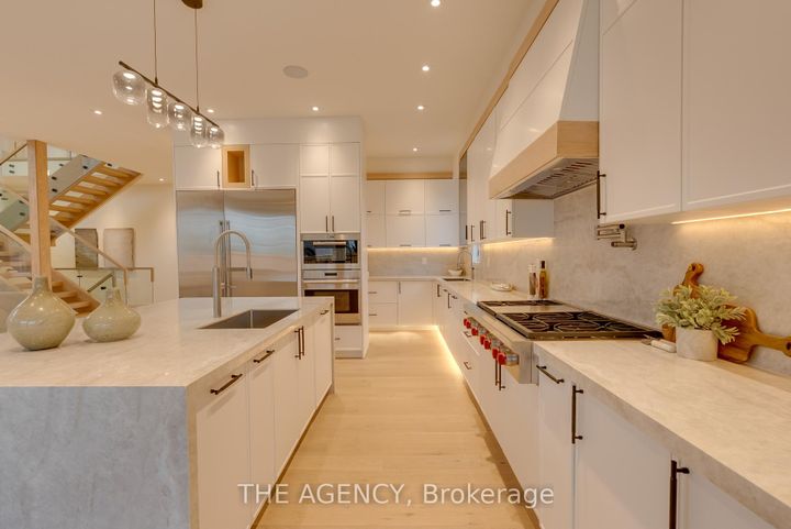 Photo 11 at 512 Weynway Court, WO West, Oakville