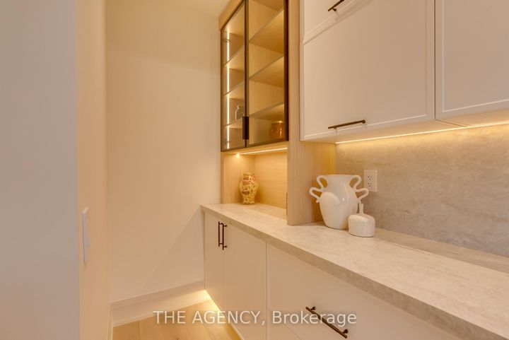 Photo 14 at 512 Weynway Court, WO West, Oakville