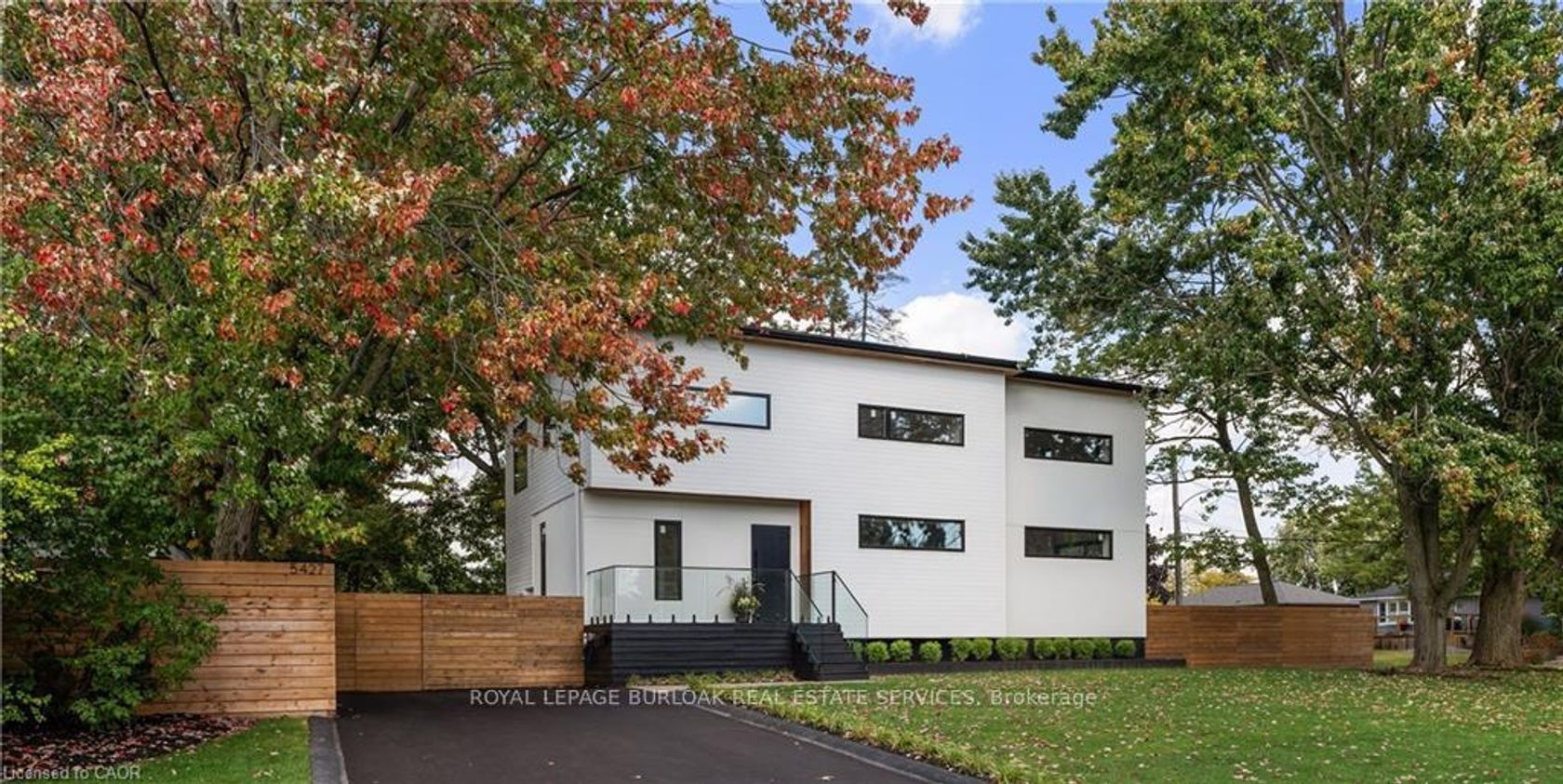 5427 ANTHONY Place, Appleby, Burlington by Loree Meneguzzi Real Estate 5427 ANTHONY Place, Appleby, Burlington