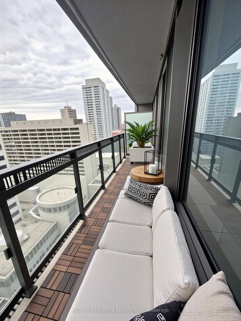 Photo 5 at 1102 - 8 Eglinton Avenue E, Mount Pleasant West, Toronto