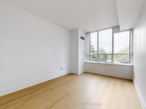 Photo 25 at 312 - 91 Townsgate Drive, Yorkhill, Vaughan