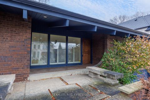 Photo 4 at 19 Blair Athol Crescent, Rosethorn, Toronto