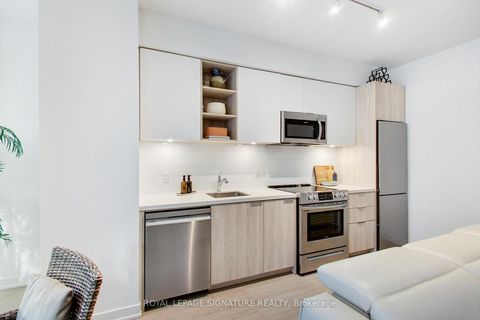 Photo 10 at TH105 - 30 Ordnance Street, Niagara, Toronto