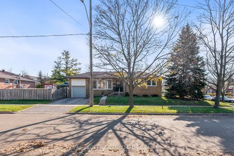 Photo 3 at 32 Kim Court, Kennedy Park, Toronto