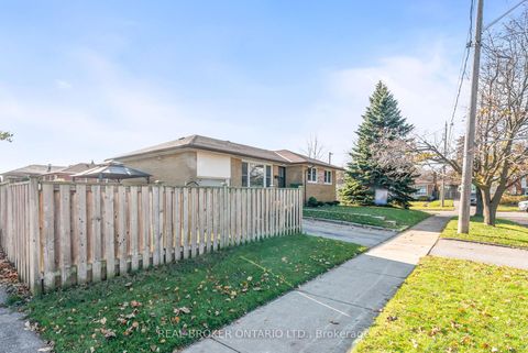 Photo 4 at 32 Kim Court, Kennedy Park, Toronto