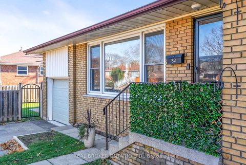 Photo 7 at 32 Kim Court, Kennedy Park, Toronto