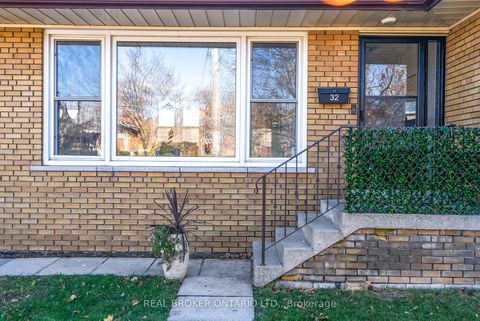 Photo 8 at 32 Kim Court, Kennedy Park, Toronto