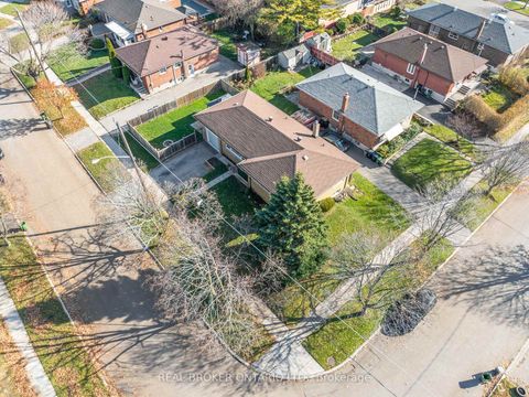 Photo 11 at 32 Kim Court, Kennedy Park, Toronto