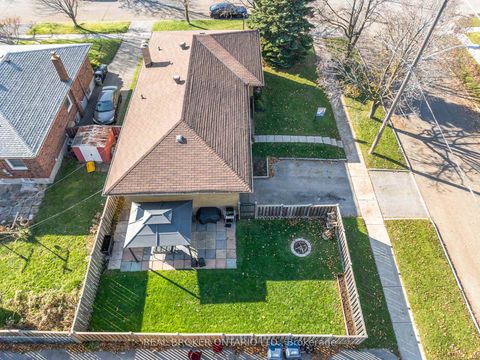 Photo 12 at 32 Kim Court, Kennedy Park, Toronto