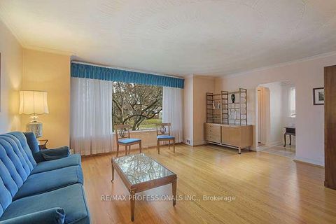 Photo 5 at 32 Northampton Drive, City Centre West, Toronto