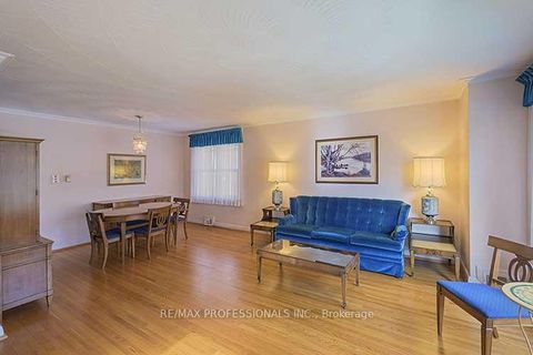 Photo 6 at 32 Northampton Drive, City Centre West, Toronto