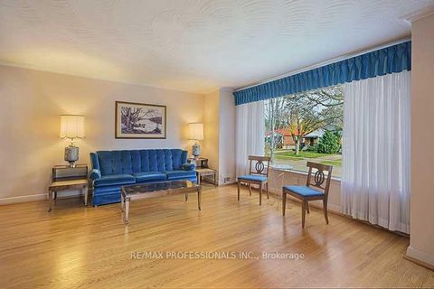 Photo 7 at 32 Northampton Drive, City Centre West, Toronto