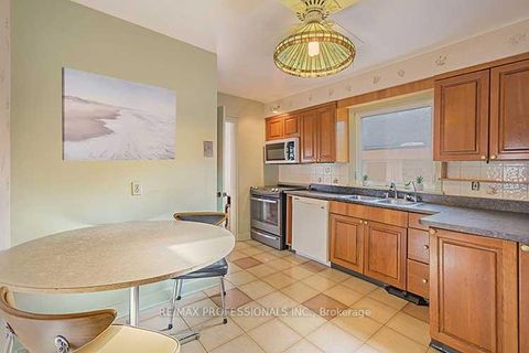 Photo 9 at 32 Northampton Drive, City Centre West, Toronto