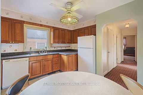 Photo 11 at 32 Northampton Drive, City Centre West, Toronto