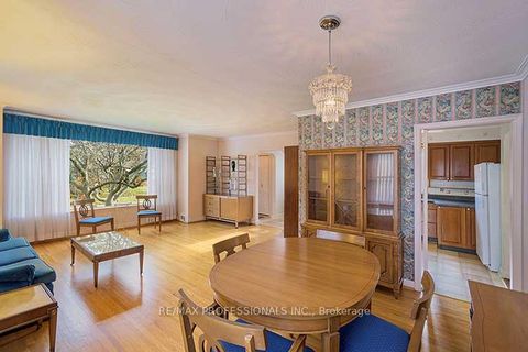 Photo 13 at 32 Northampton Drive, City Centre West, Toronto