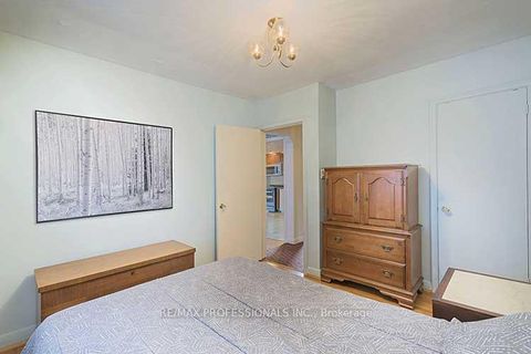 Photo 22 at 32 Northampton Drive, City Centre West, Toronto