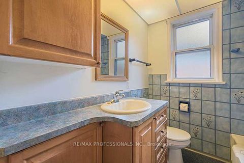 Photo 24 at 32 Northampton Drive, City Centre West, Toronto