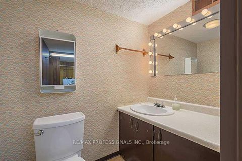 Photo 34 at 32 Northampton Drive, City Centre West, Toronto